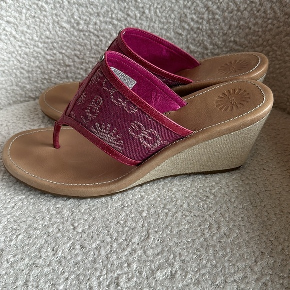 Ugg fuchsia leather sandals - size 10 - Picture 2 of 8
